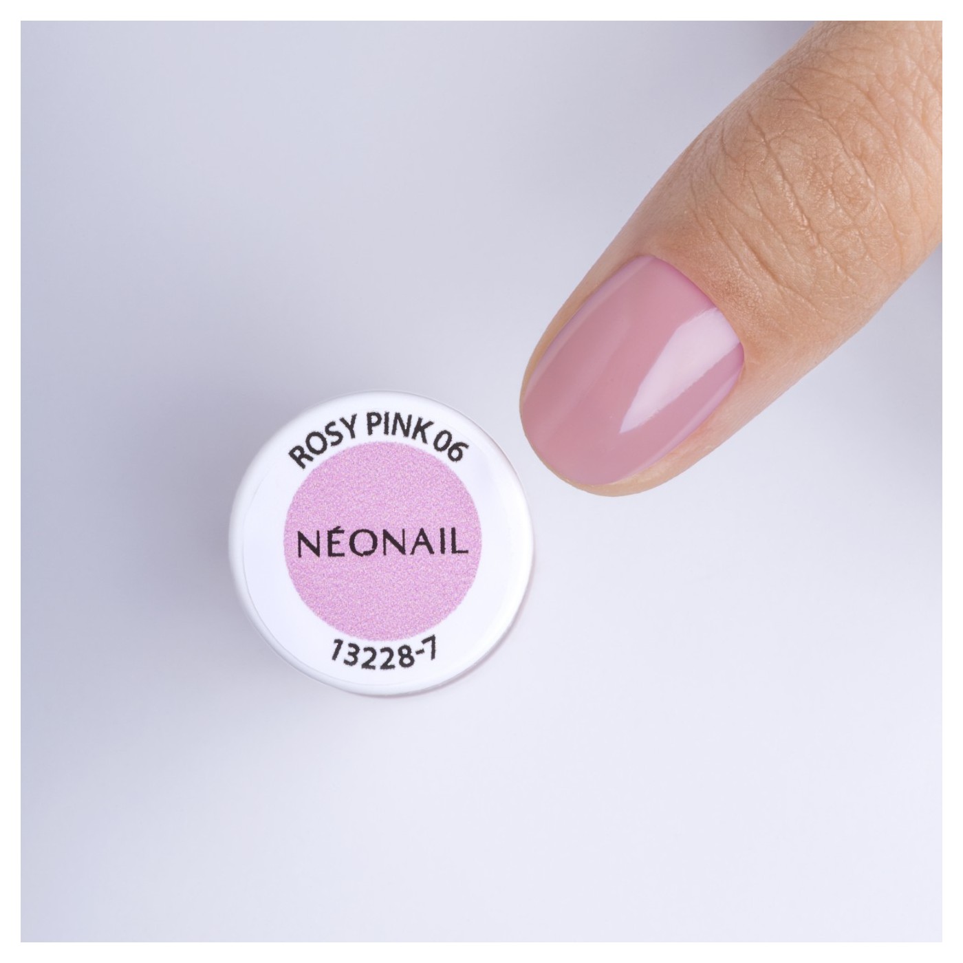 Růžov&yacute; klasick&yacute; lak Rosy Pink 06 &ndash; romantick&aacute; stylizace