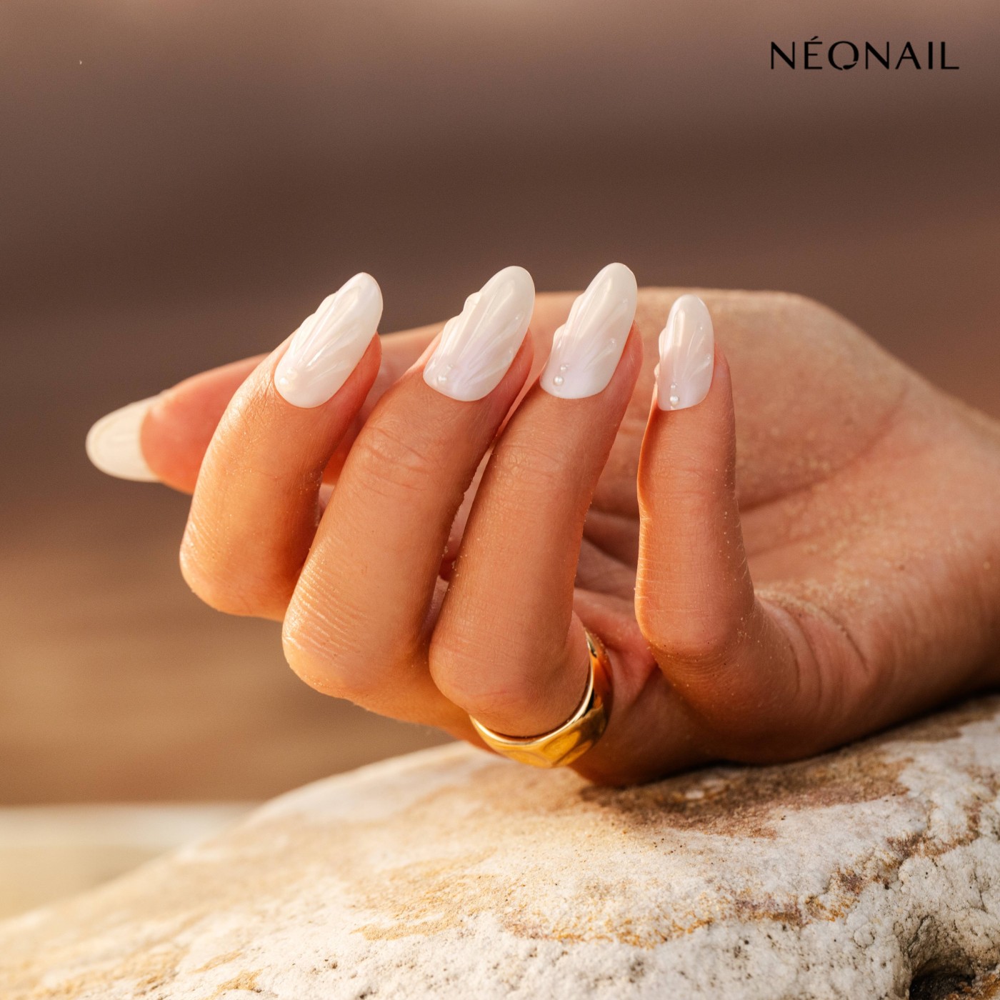 Fialový top coat na UV gel lak Pearl Top – perleťová manikúra s dlouhotrvajícím efektem Fialový top coat na UV gel lak Pearl Top – perleťová manikúra s dlouhotrvajícím efektem