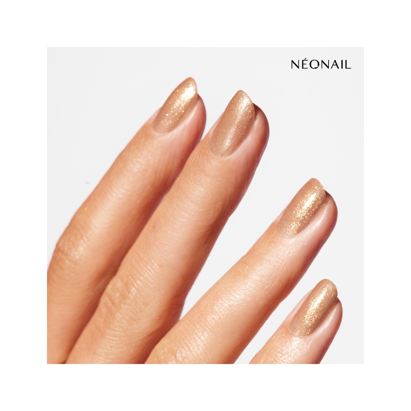 Hnědý klasický lak se třpytivými zlatými částečkami: Sunkissed Glow Bronze – nehty jako políbené sluncem Hnědý klasický lak se třpytivými zlatými částečkami: Sunkissed Glow Bronze – nehty jako políbené sluncem