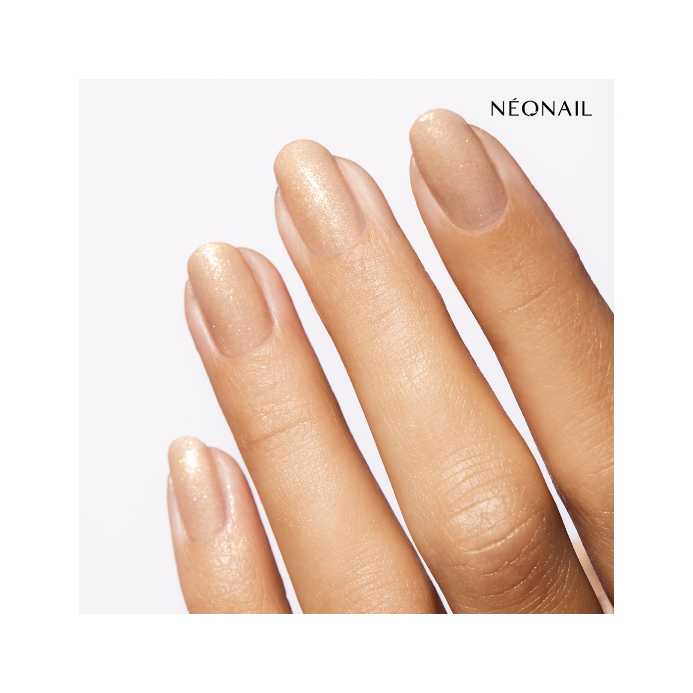 Béžový klasický lak se zlatými částečkami: Sunkissed Glow Beige – rozzářené nehty Béžový klasický lak se zlatými částečkami: Sunkissed Glow Beige – rozzářené nehty