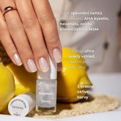 Klasický lak s rozjasňujícími stříbrnými částečkami: Luminous Glow Silver – manikúra zářící jako nikdy dřív Klasický lak s rozjasňujícími stříbrnými částečkami: Luminous Glow Silver – manikúra zářící jako nikdy dřív