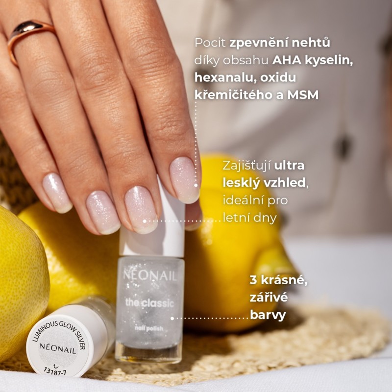 Klasický lak s rozjasňujícími stříbrnými částečkami: Luminous Glow Silver – manikúra zářící jako nikdy dřív Klasický lak s rozjasňujícími stříbrnými částečkami: Luminous Glow Silver – manikúra zářící jako nikdy dřív