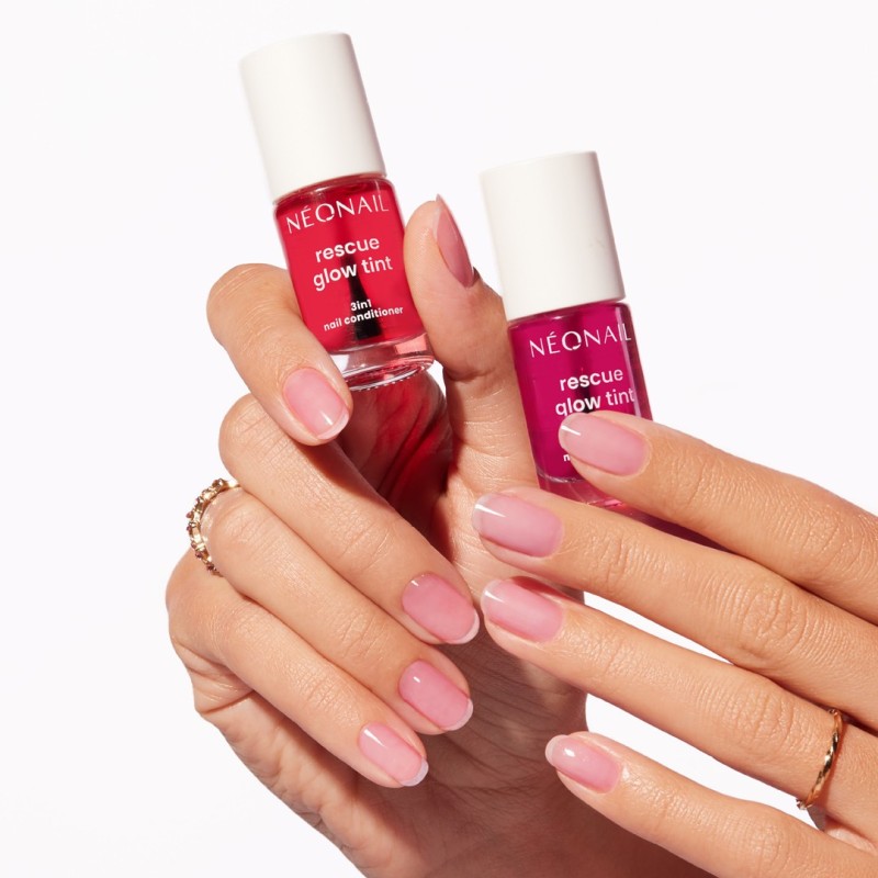 Regeneračn&iacute; k&uacute;ra na nehty Rescue Glow Tint Glazed Raspberry &ndash; pečuj&iacute;c&iacute; s&iacute;la barvy