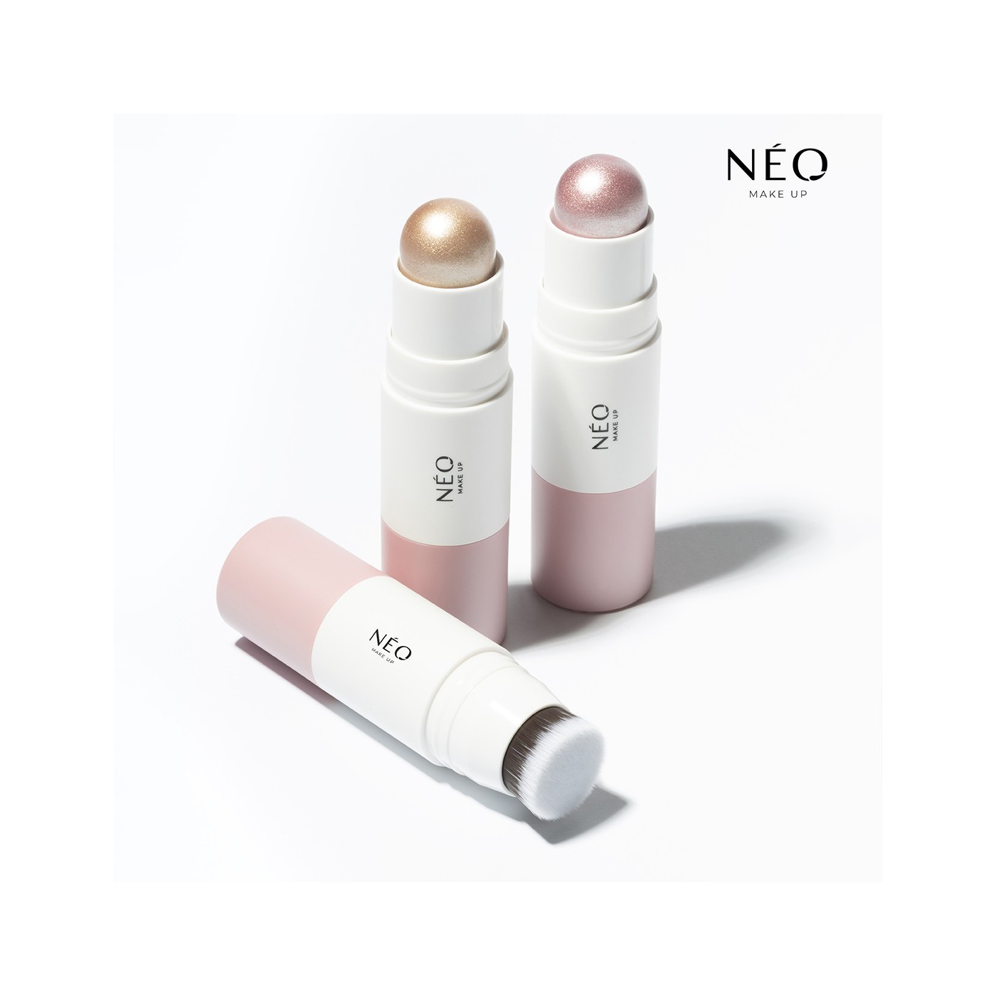 Rozjasňovač na obličej v tyčince: 02 Cool Glow | NEO MAKE UP Rozjasňovač na obličej v tyčince: 02 Cool Glow | NEO MAKE UP