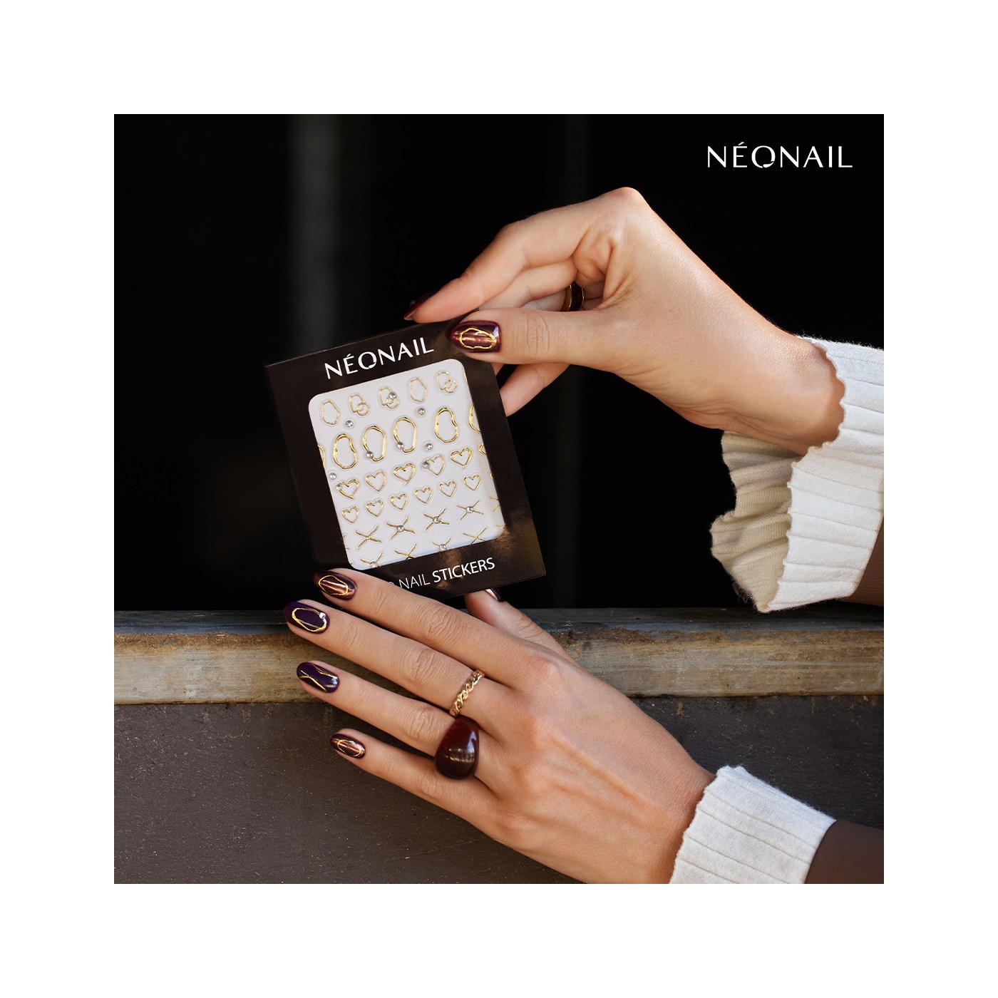 Zlat&eacute; n&aacute;lepky na nehty 3D Nail Stickers Gold Abstract &ndash; z&aacute;van quiet luxury | NEONAIL
