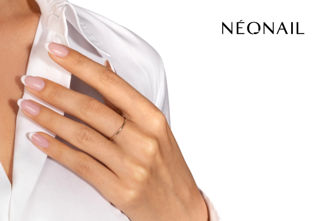 French Manicure – Objevte způsoby, jak vytvořit tuto nadčasovou stylizaci!