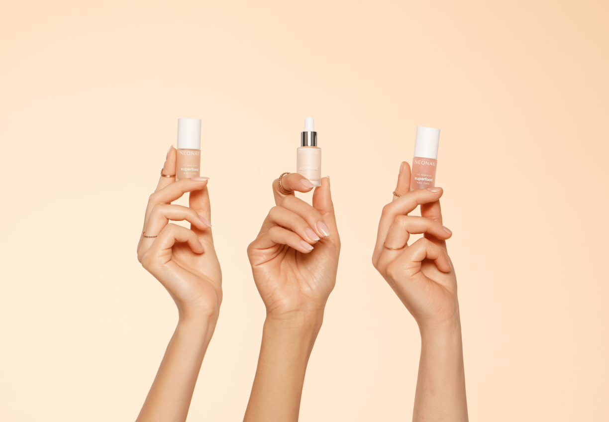 Trápí tě měkké nehty a lámavá nehtová ploténka? Víme, co pomáhá